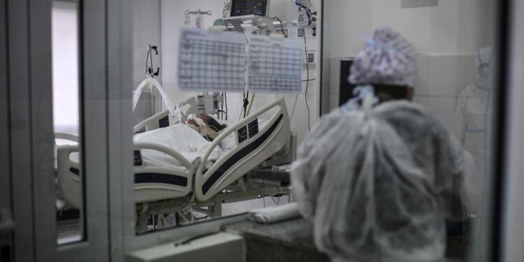 Brasil se aproxima de 156 mil óbitos pela Covid-19 e ultrapassa 5,3 milhões de infectados