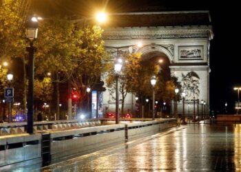 Com alta na transmissão do coronavírus, recorde de casos diários no mundo já foi batido nove vezes em outubro