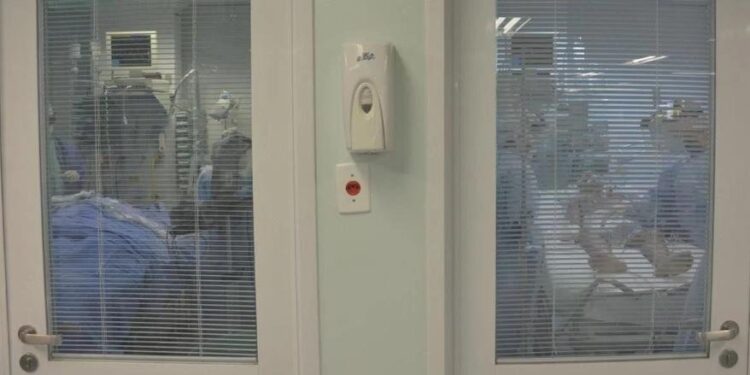 Brasil soma 5,84 milhões de casos e 165,6 mil mortes por Covid-19