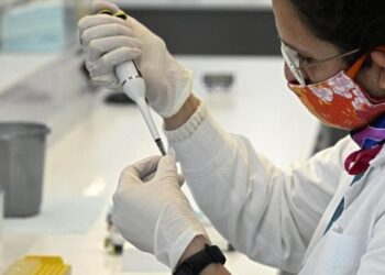 Primeiros resultados da fase 3 mostram que vacina da Pfizer contra Covid-19 é “90% eficaz”