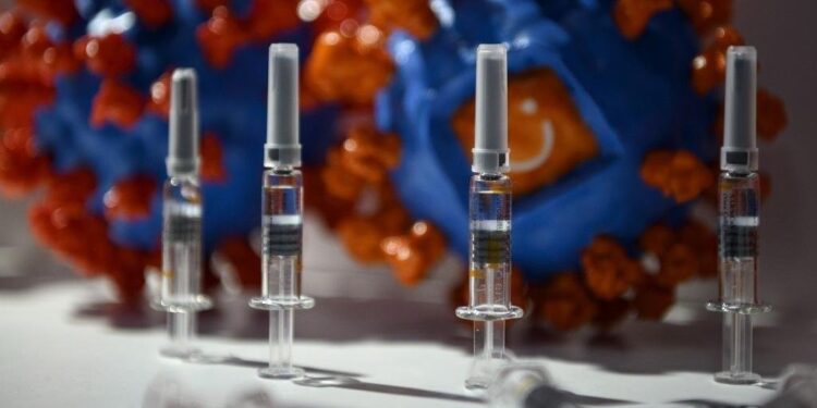 Fiocruz estima que vacinação contra Covid-19 seja iniciada no primeiro trimestre