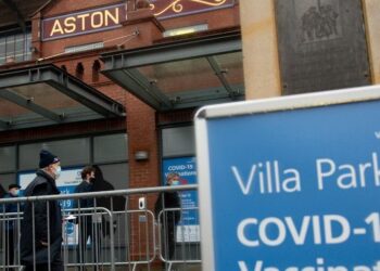 OMS pede mais rapidez na vacinação, e mundo tenta frear avanço de variantes do vírus