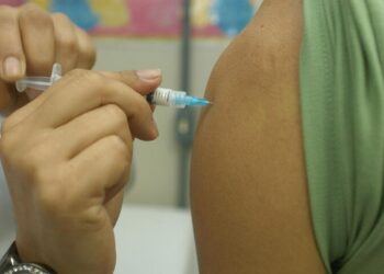 Brasil tem 31,8 milhões de vacinados contra covid-19 em primeira dose, 15% do total da população