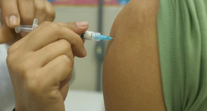 Brasil tem 31,8 milhões de vacinados contra covid-19 em primeira dose, 15% do total da população