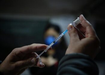 RS vai encurtar intervalo da segunda dose das vacinas AstraZeneca e Pfizer