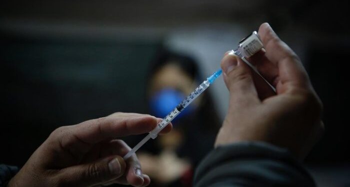 RS vai encurtar intervalo da segunda dose das vacinas AstraZeneca e Pfizer